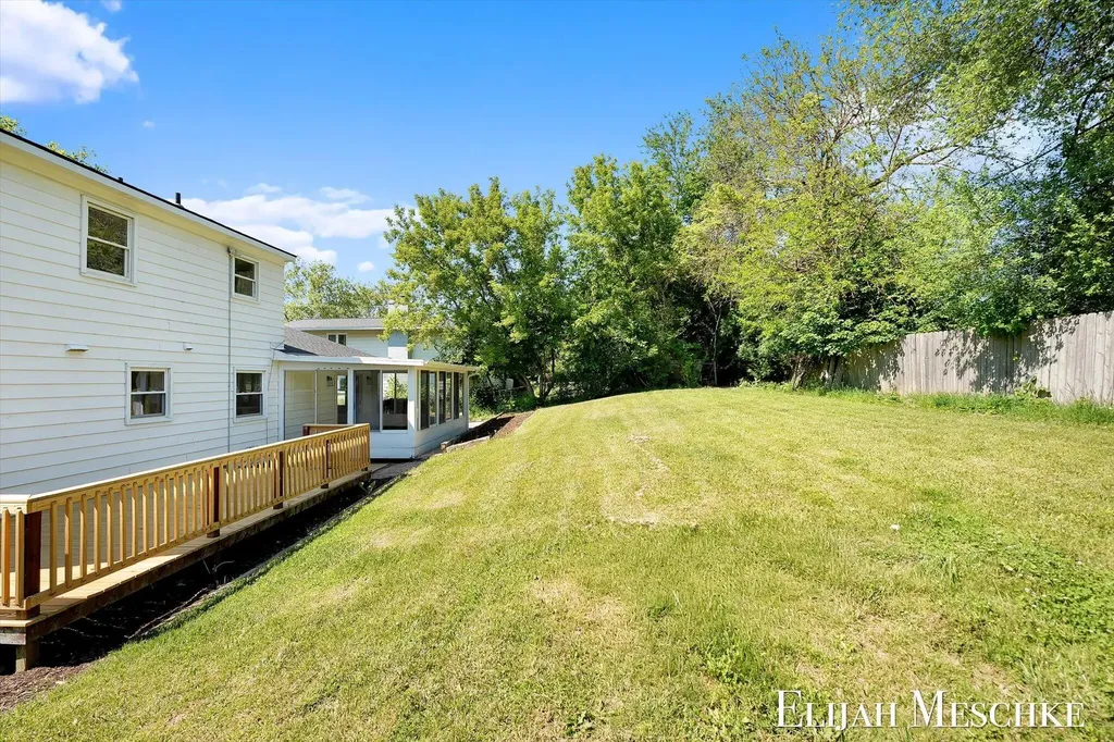 1738 Auburn Avenue NE Grand Rapids City MI 49505