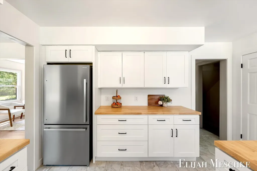1738 Auburn Avenue NE Grand Rapids City MI 49505