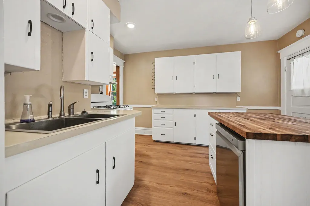 3271 Coit Avenue NE Grand Rapids City MI 49525