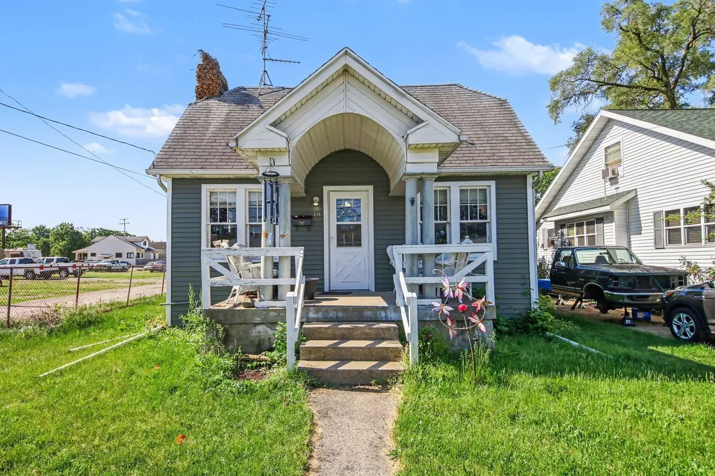 18 34th Street SW Wyoming City MI 49548