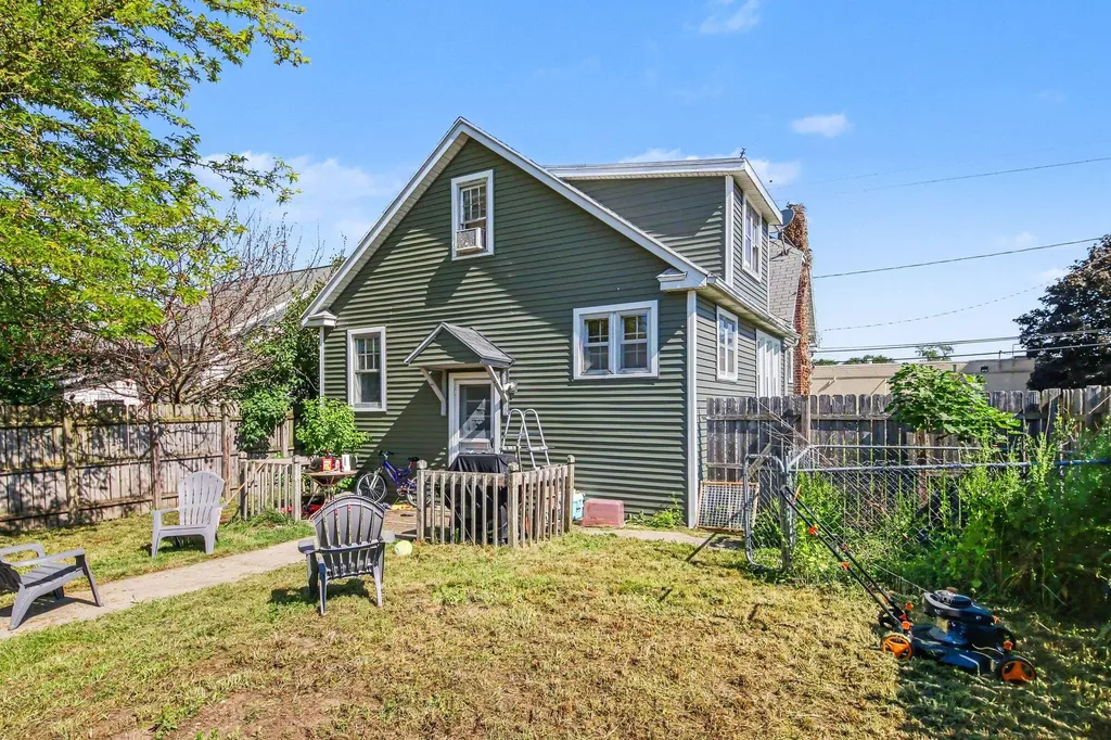 18 34th Street SW Wyoming City MI 49548
