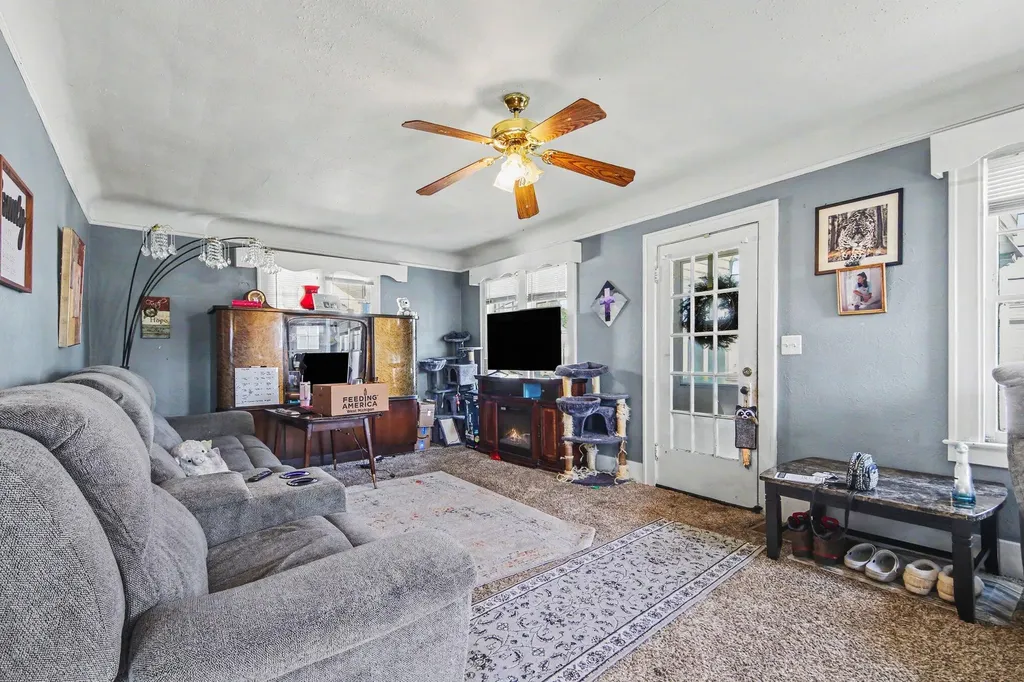 18 34th Street SW Wyoming City MI 49548