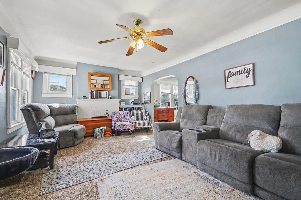18 34th Street SW Wyoming City MI 49548