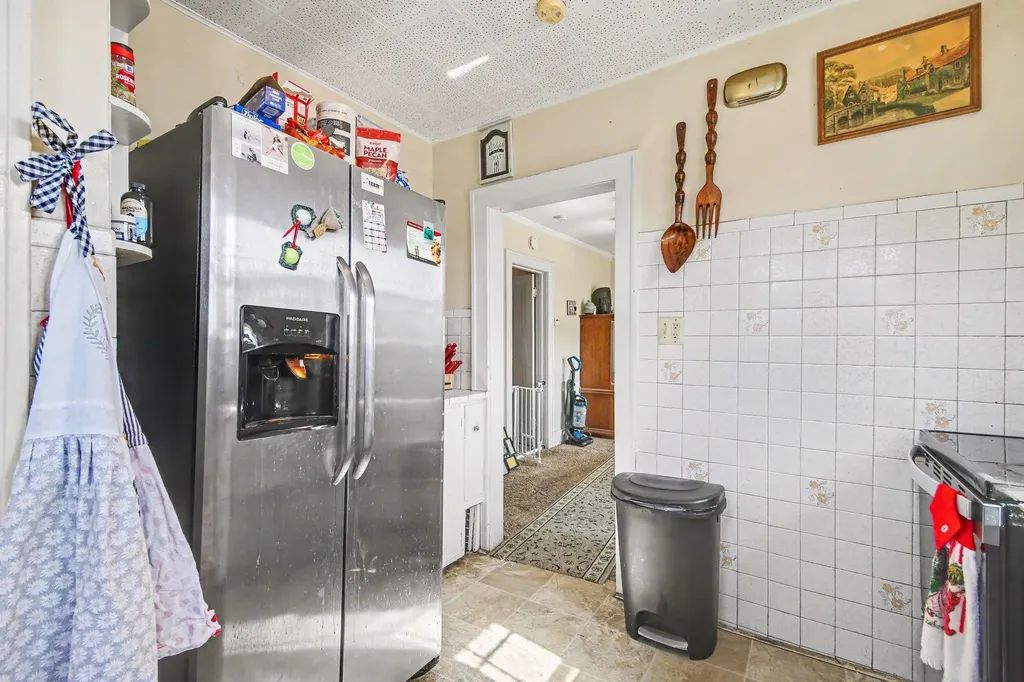 18 34th Street SW Wyoming City MI 49548