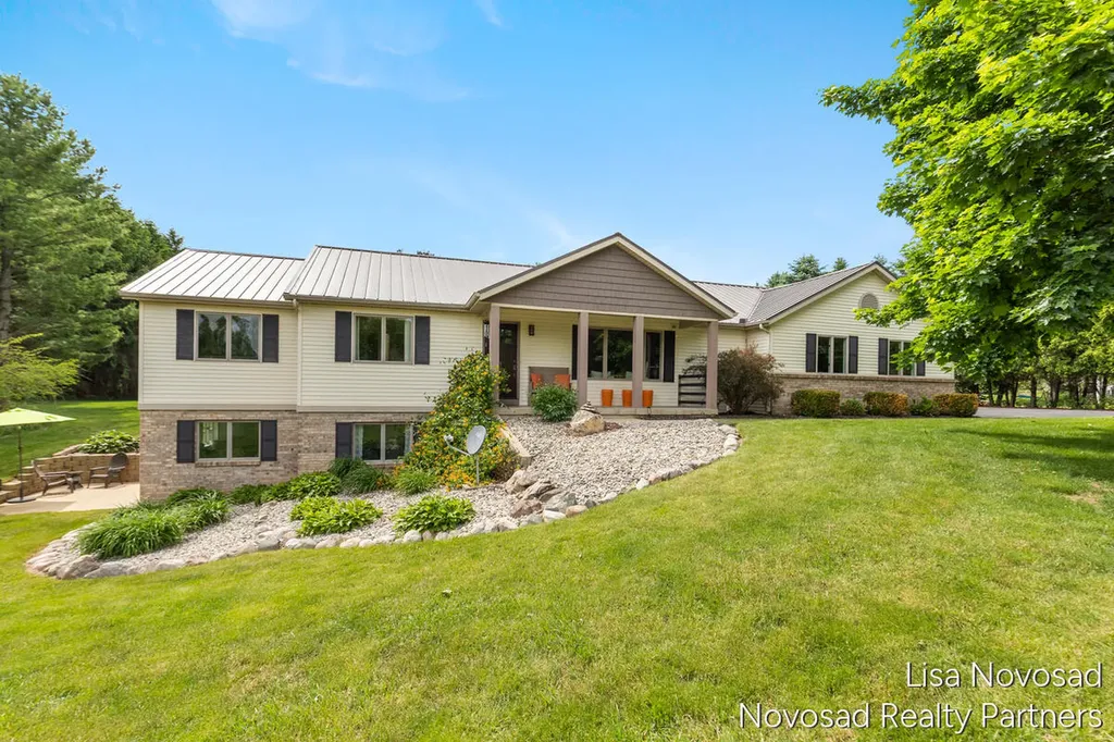 9865 Bergy Avenue SE Bowne Township MI 49302