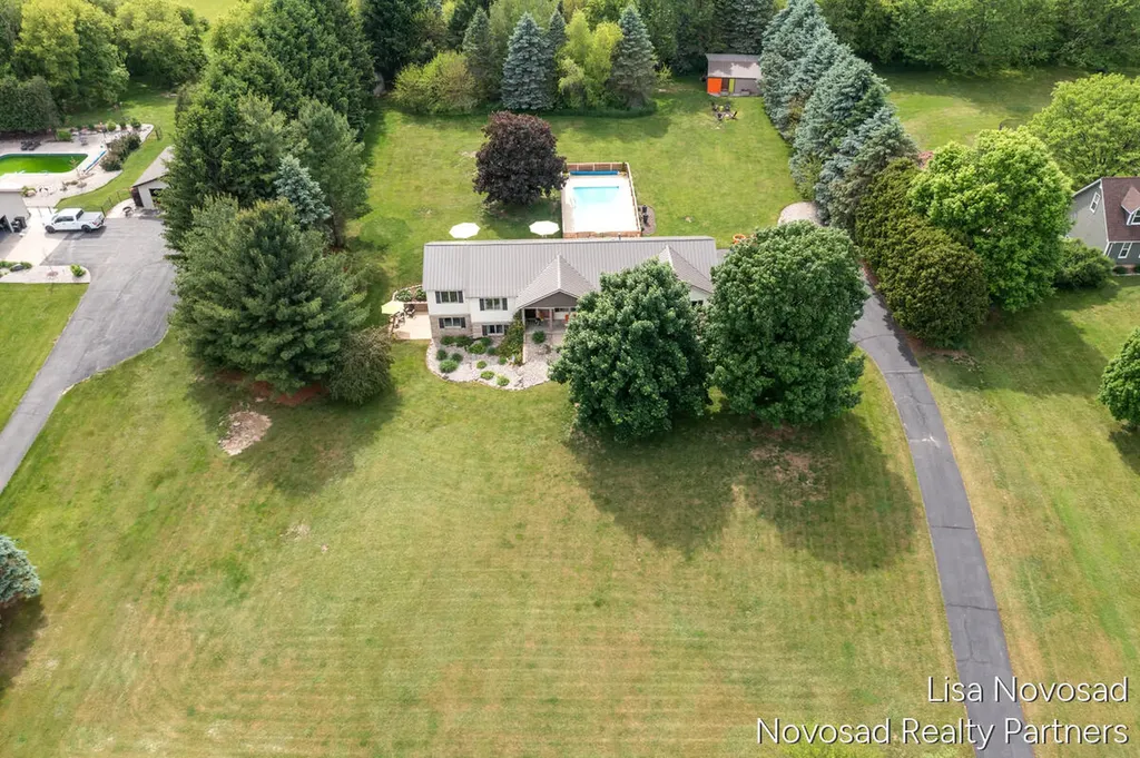 9865 Bergy Avenue SE Bowne Township MI 49302
