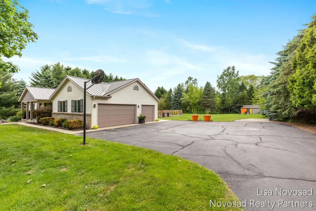 9865 Bergy Avenue SE Bowne Township MI 49302