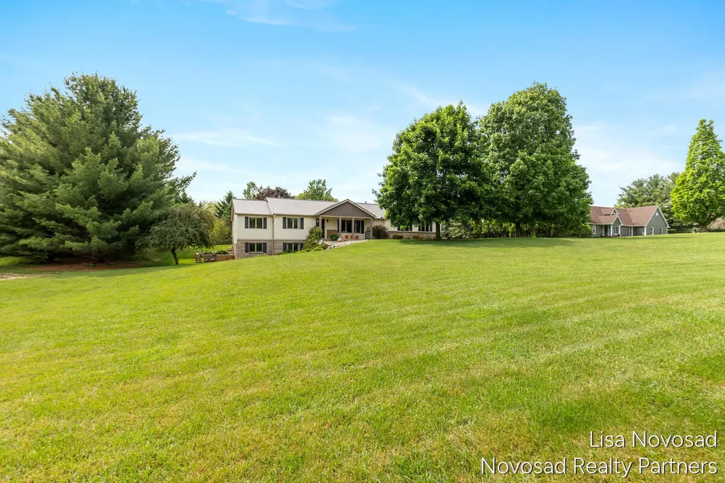 9865 Bergy Avenue SE Bowne Township MI 49302
