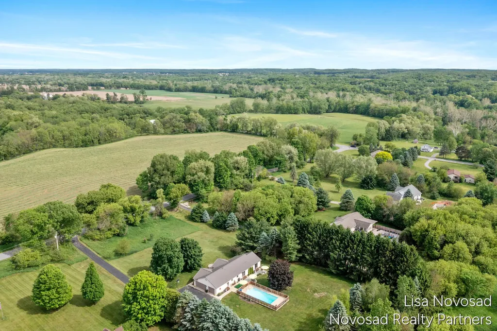 9865 Bergy Avenue SE Bowne Township MI 49302