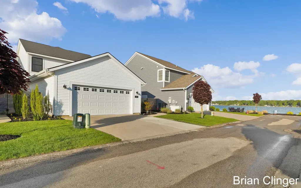 409 W Robinson Drive Whitehall City MI 49461