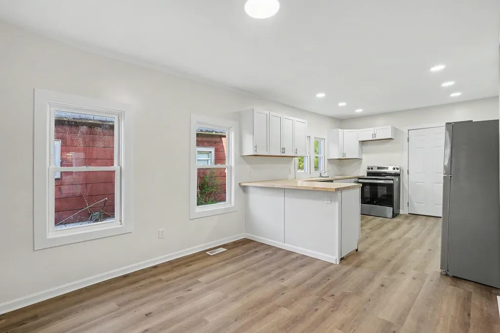 452 Leonard Avenue Muskegon City MI 49442