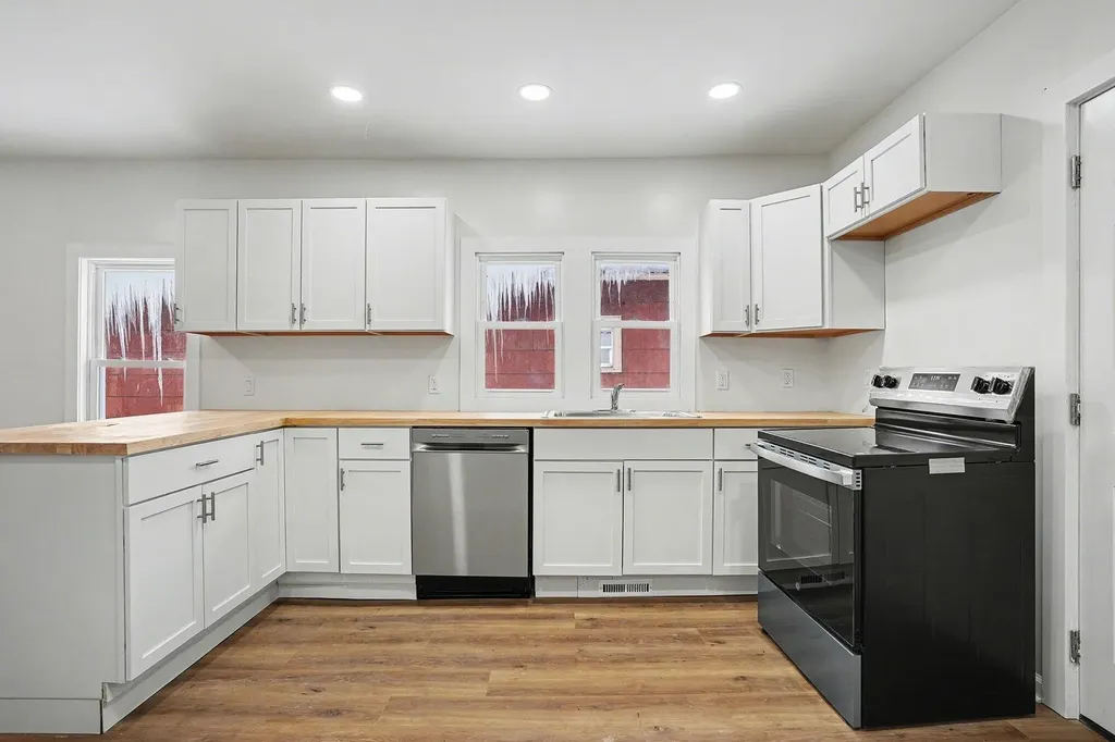 452 Leonard Avenue Muskegon City MI 49442