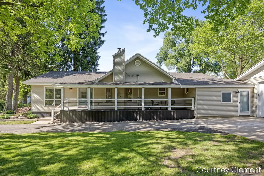 4996 Division Avenue N Plainfield Charter Township MI 49321