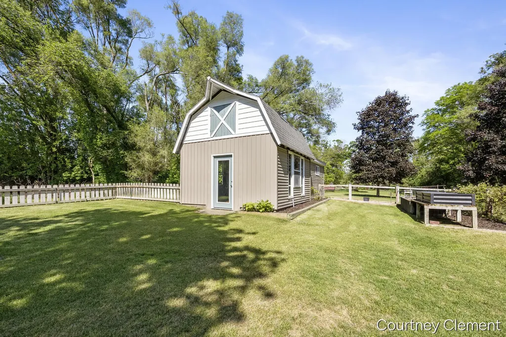 4996 Division Avenue N Plainfield Charter Township MI 49321