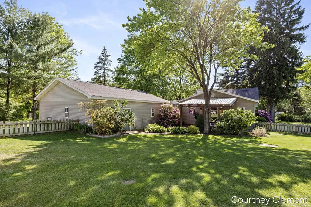 4996 Division Avenue N Plainfield Charter Township MI 49321