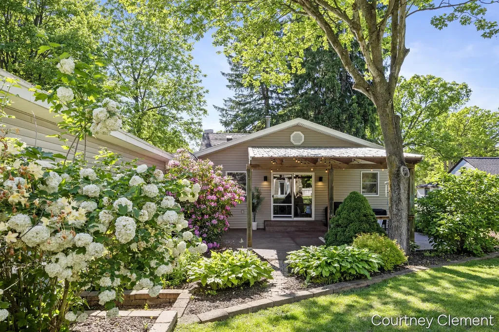 4996 Division Avenue N Plainfield Charter Township MI 49321