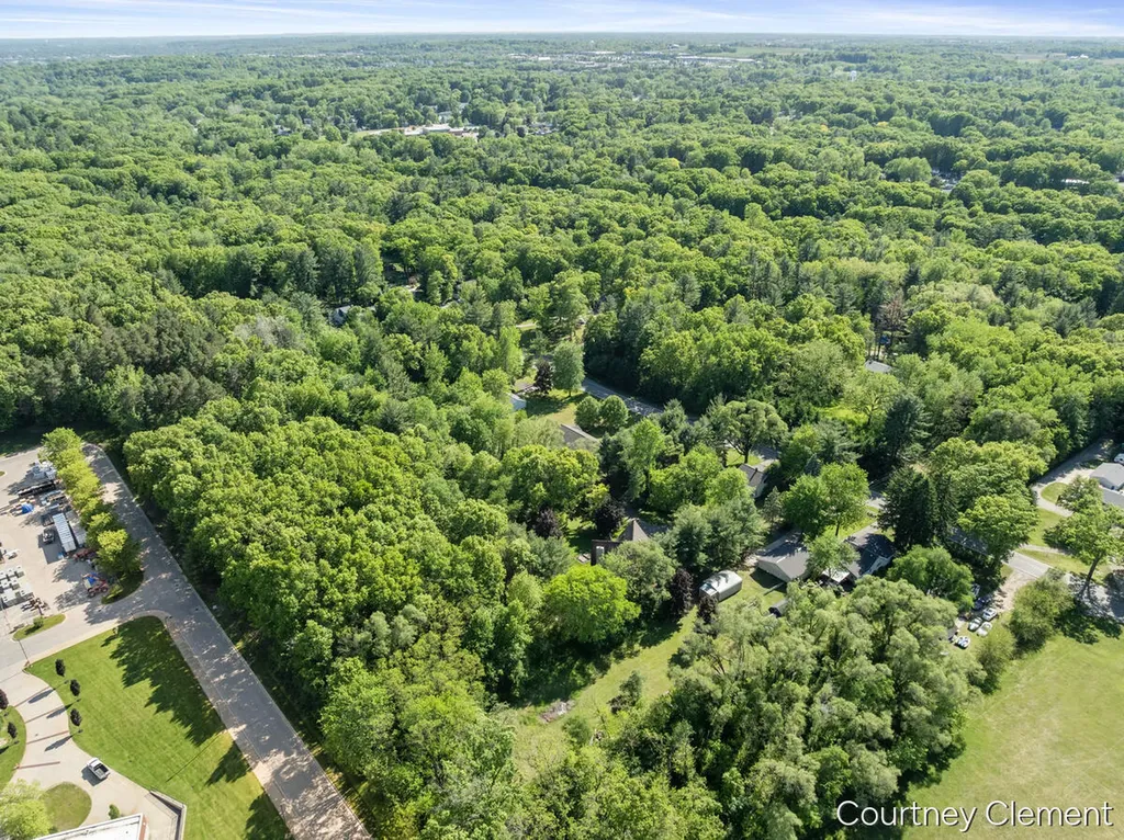 4996 Division Avenue N Plainfield Charter Township MI 49321