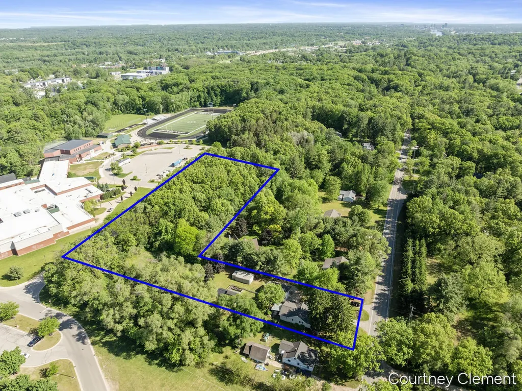 4996 Division Avenue N Plainfield Charter Township MI 49321
