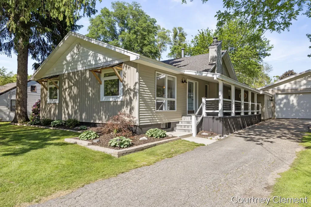 4996 Division Avenue N Plainfield Charter Township MI 49321