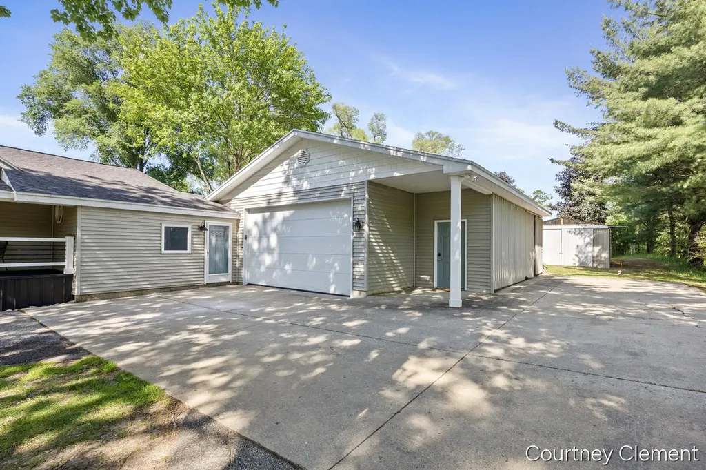 4996 Division Avenue N Plainfield Charter Township MI 49321