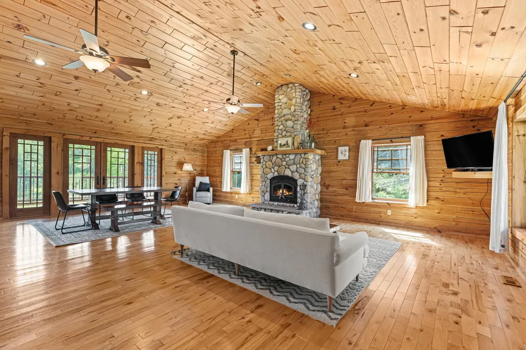 15902 Penesal Road Rose Lake Township MI 49655