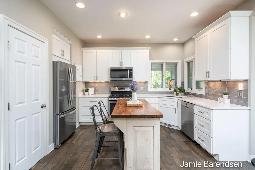 3521 Sunrise Lane NW Walker City MI 49534