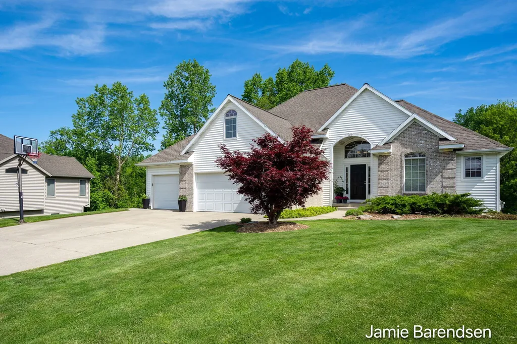 3521 Sunrise Lane NW Walker City MI 49534