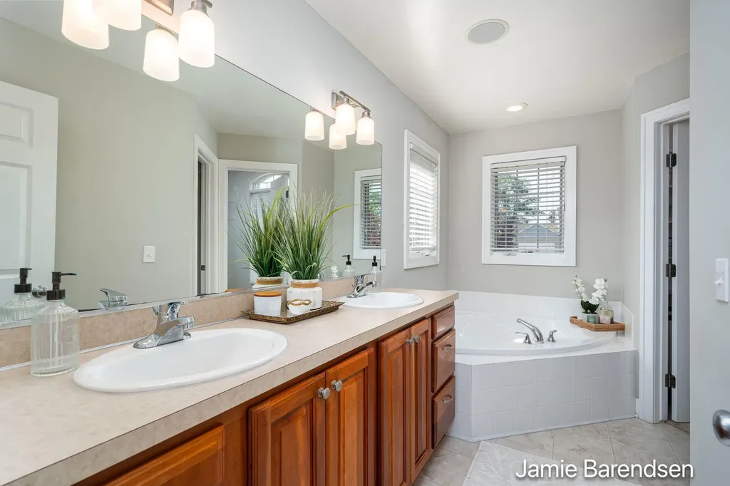 3521 Sunrise Lane NW Walker City MI 49534