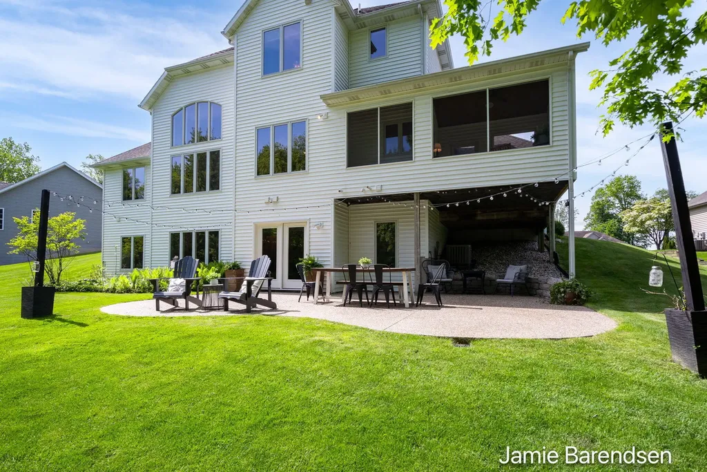 3521 Sunrise Lane NW Walker City MI 49534