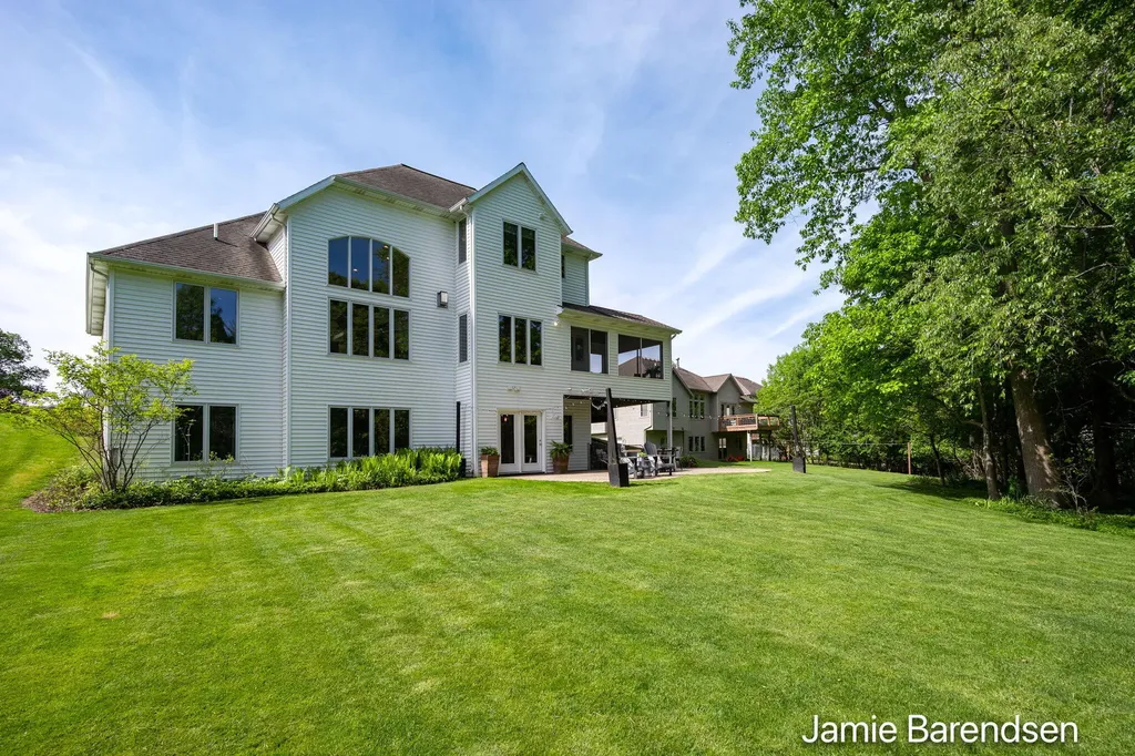 3521 Sunrise Lane NW Walker City MI 49534