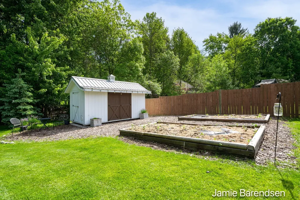 3521 Sunrise Lane NW Walker City MI 49534