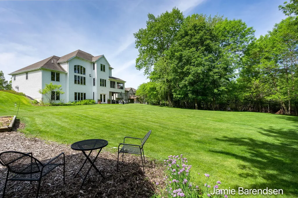 3521 Sunrise Lane NW Walker City MI 49534