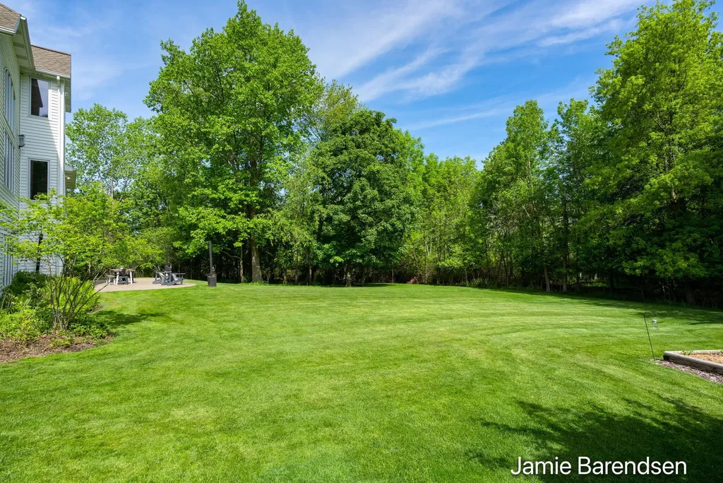 3521 Sunrise Lane NW Walker City MI 49534