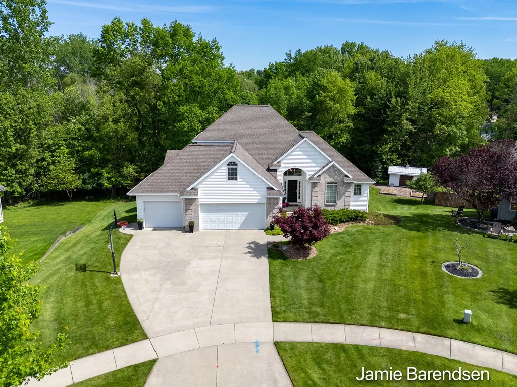 3521 Sunrise Lane NW Walker City MI 49534