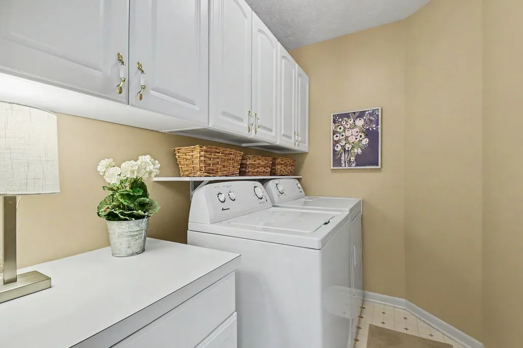 3742 Old Elm Drive SE Kentwood City MI 49512