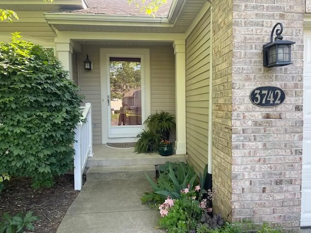 3742 Old Elm Drive SE Kentwood City MI 49512