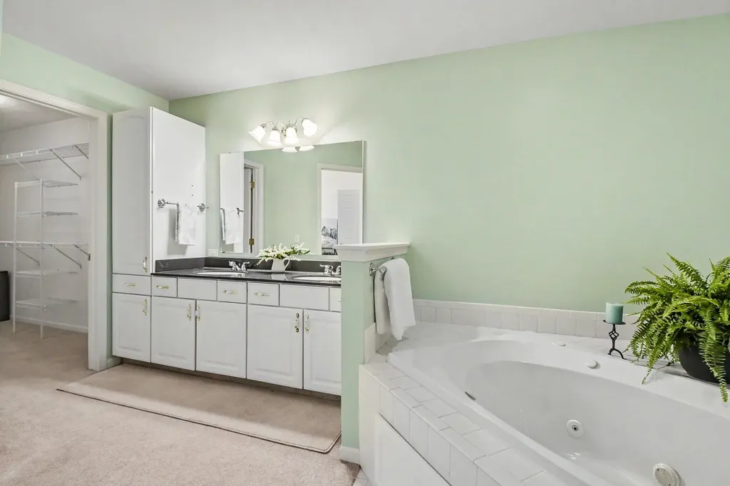 3742 Old Elm Drive SE Kentwood City MI 49512