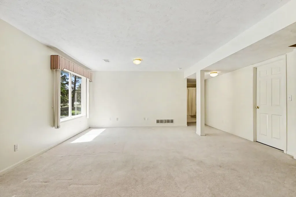 3742 Old Elm Drive SE Kentwood City MI 49512