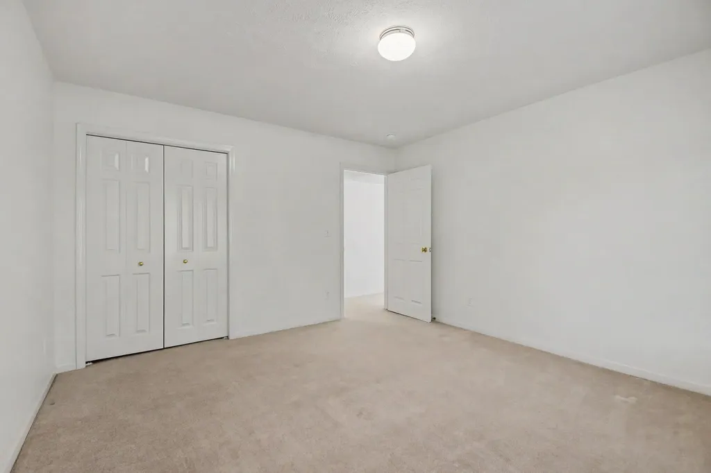 3742 Old Elm Drive SE Kentwood City MI 49512