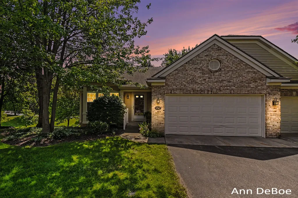 3742 Old Elm Drive SE Kentwood City MI 49512