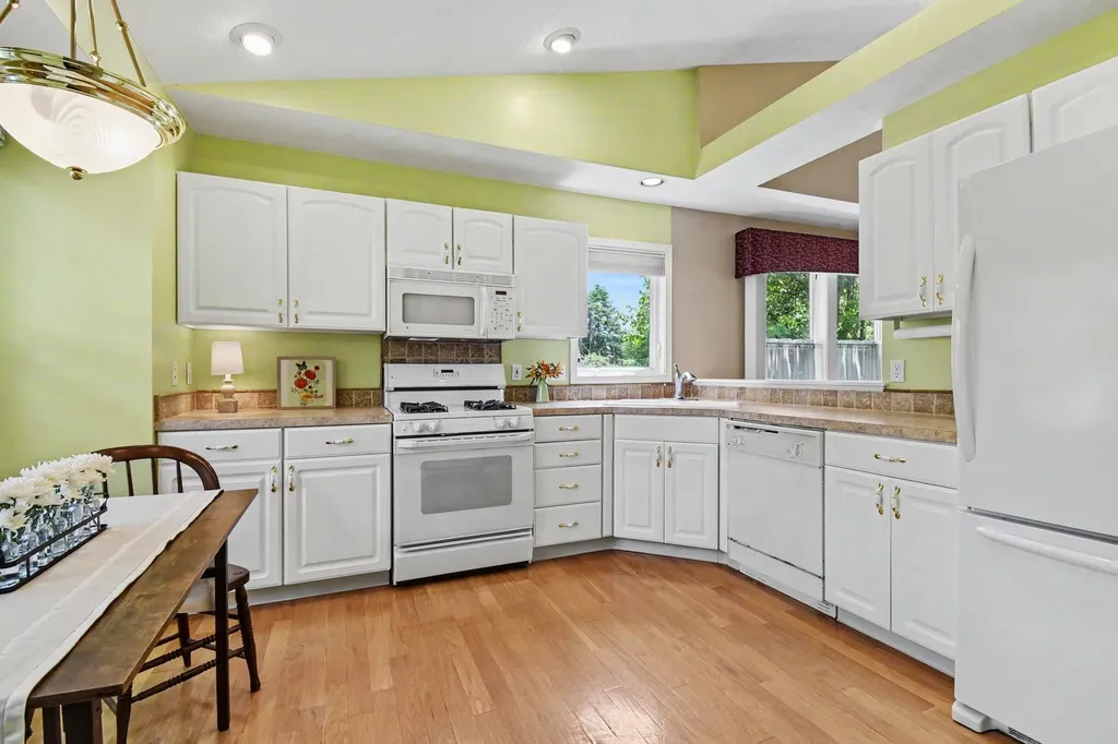 3742 Old Elm Drive SE Kentwood City MI 49512