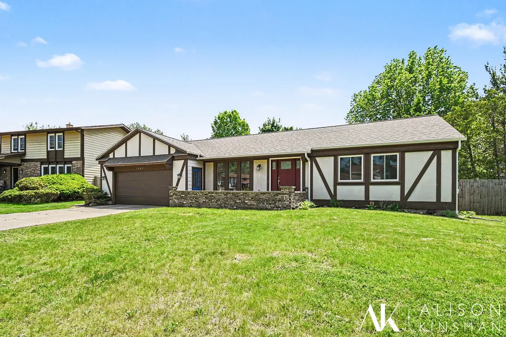 5289 Queensbury Drive SE Kentwood City MI 49508