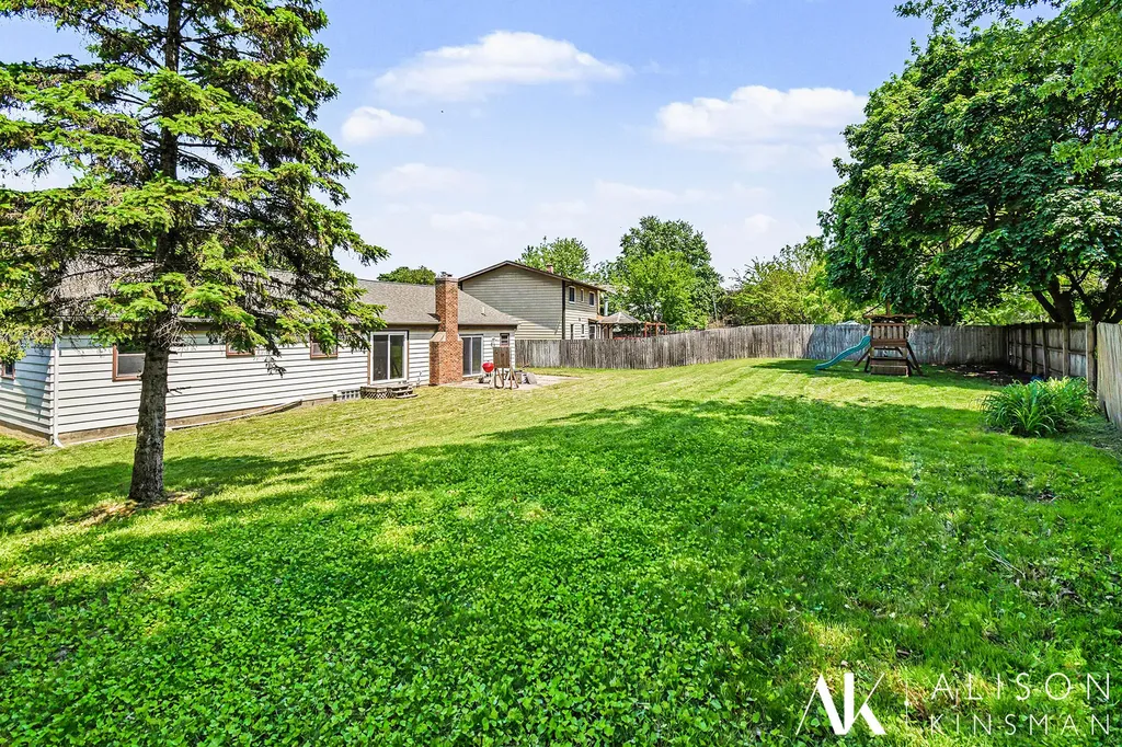5289 Queensbury Drive SE Kentwood City MI 49508