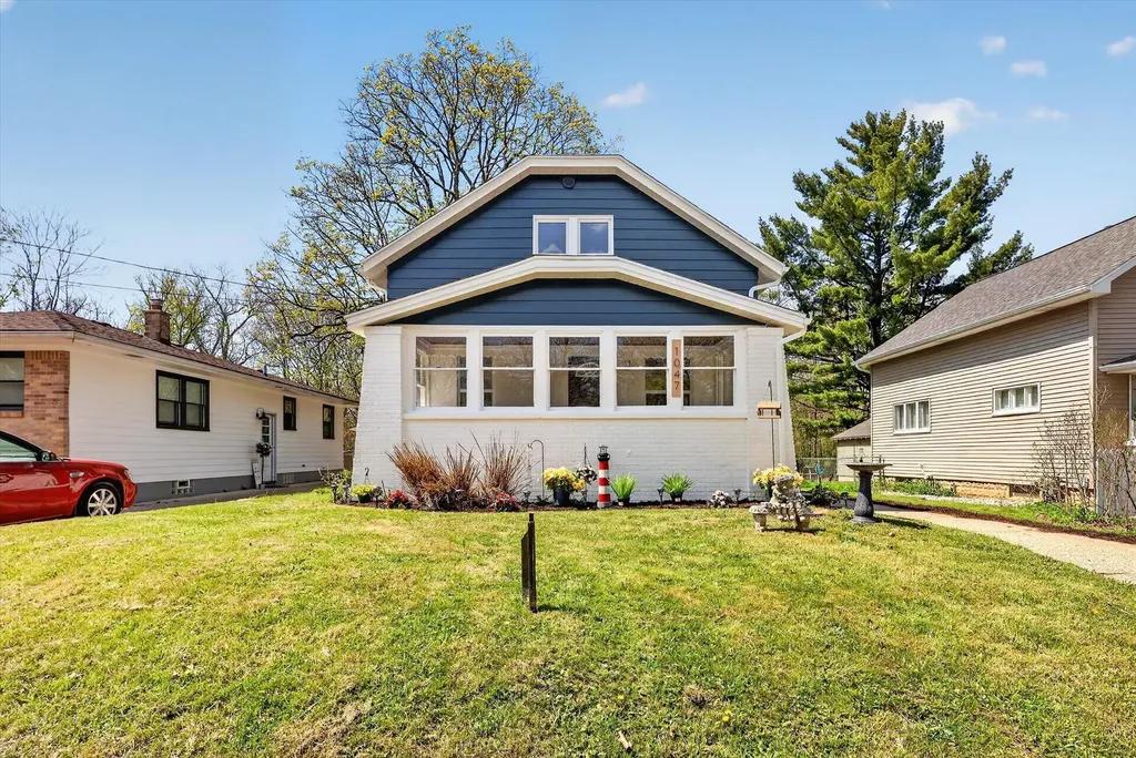 1047 Eastern Avenue NE Grand Rapids City MI 49503
