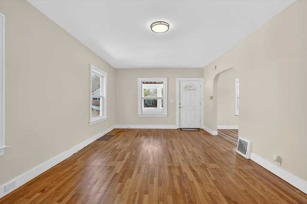 1047 Eastern Avenue NE Grand Rapids City MI 49503