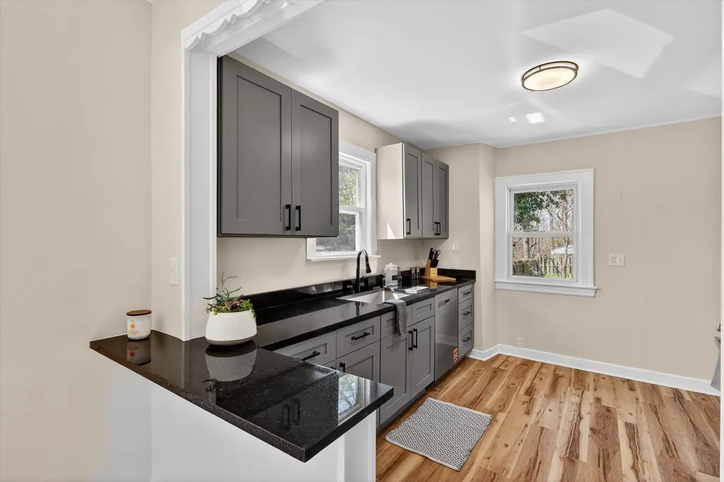 1047 Eastern Avenue NE Grand Rapids City MI 49503