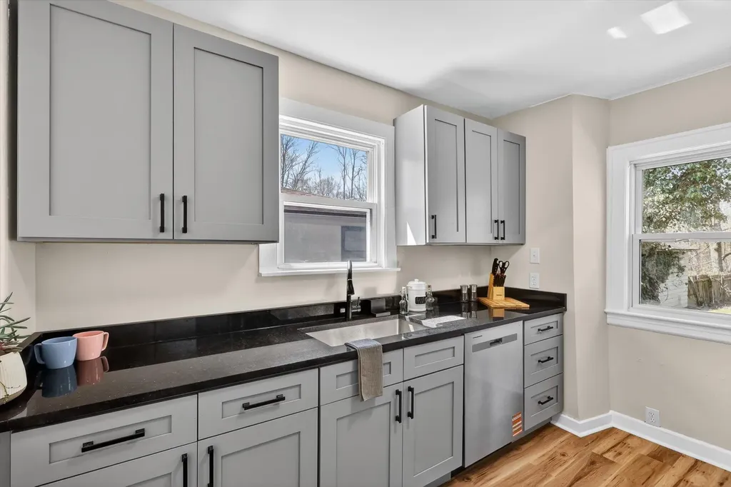 1047 Eastern Avenue NE Grand Rapids City MI 49503