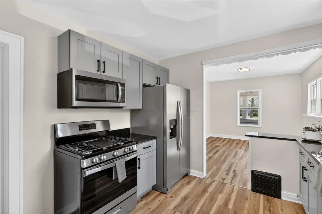 1047 Eastern Avenue NE Grand Rapids City MI 49503
