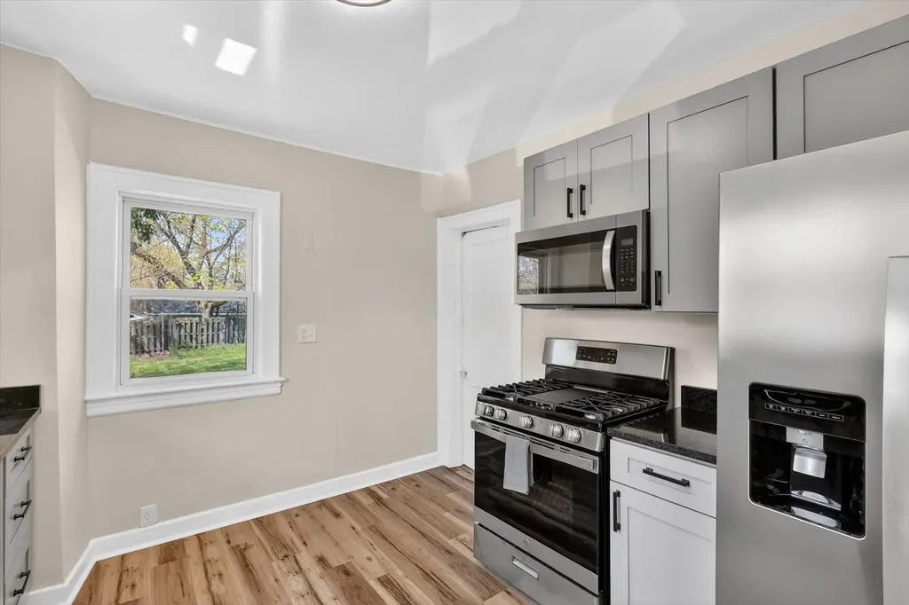 1047 Eastern Avenue NE Grand Rapids City MI 49503