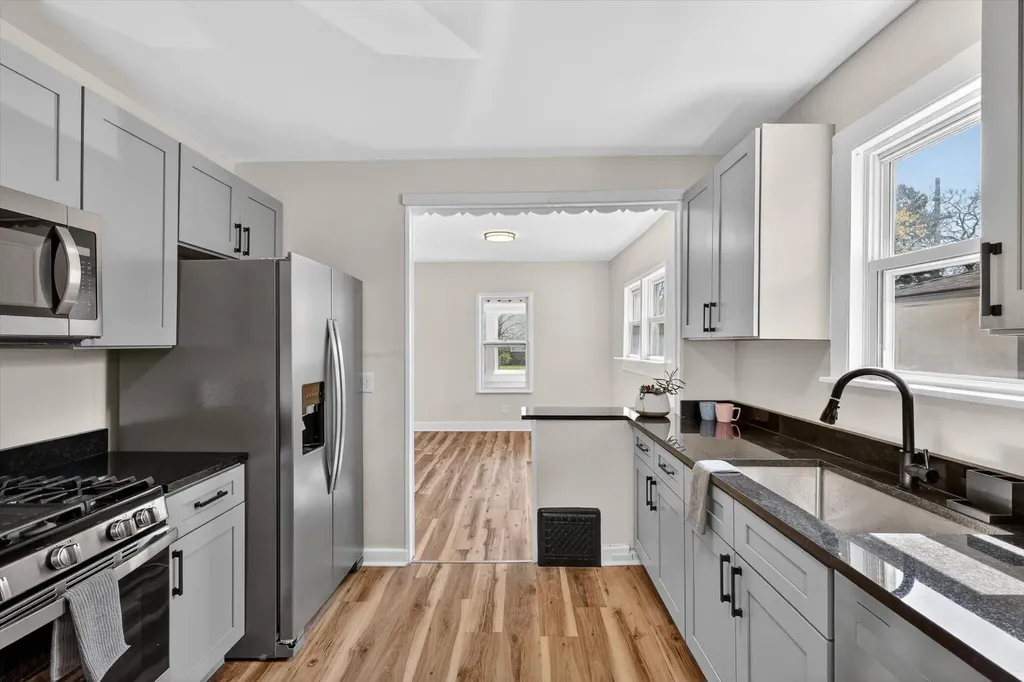 1047 Eastern Avenue NE Grand Rapids City MI 49503